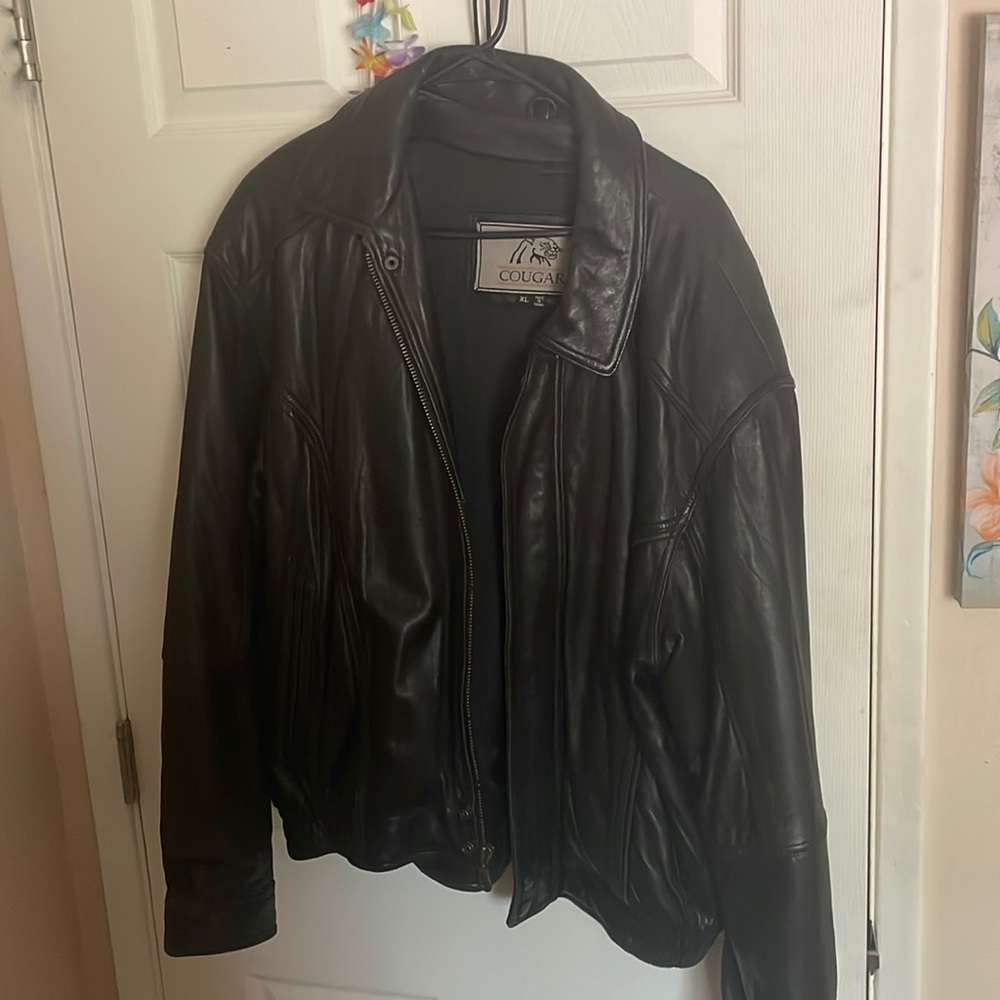Cougar Men’s leather jacket. Size XL. Black